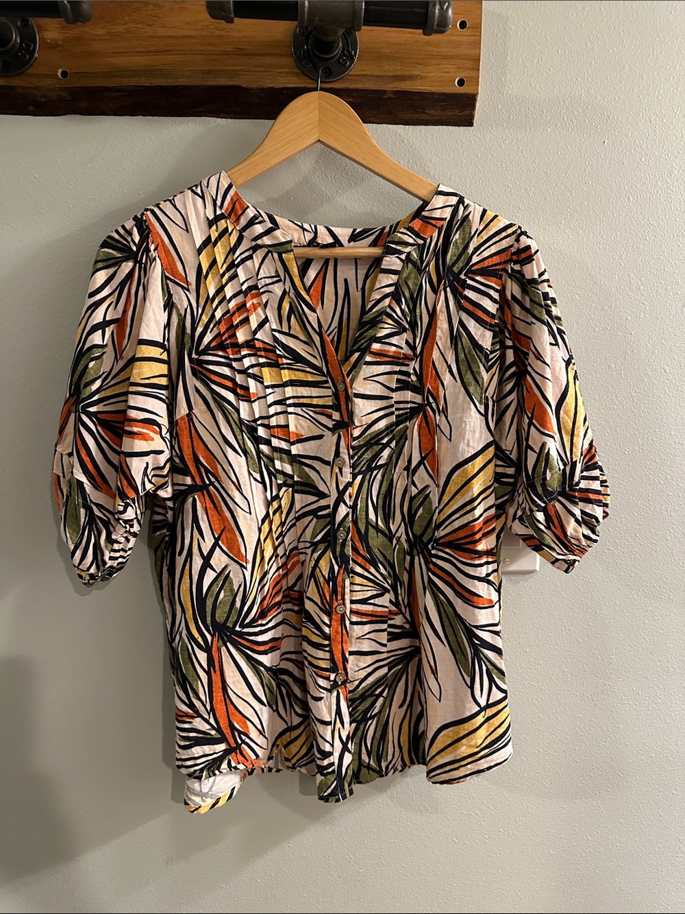 EUC Button-Front Women's Tropical Print Blouse in Multi-Color